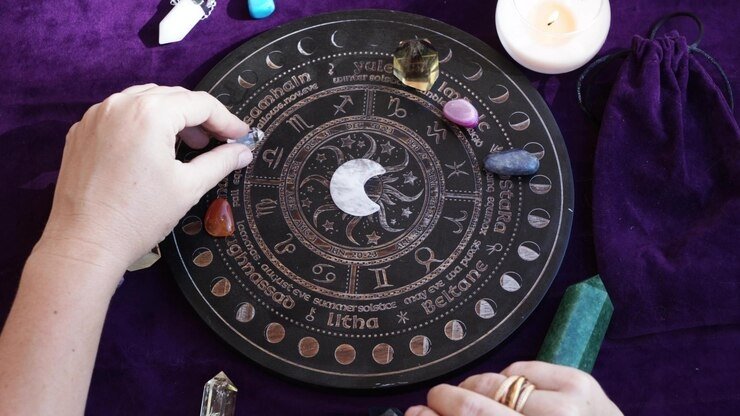 New Moon and Full Moon Tarot Spreads