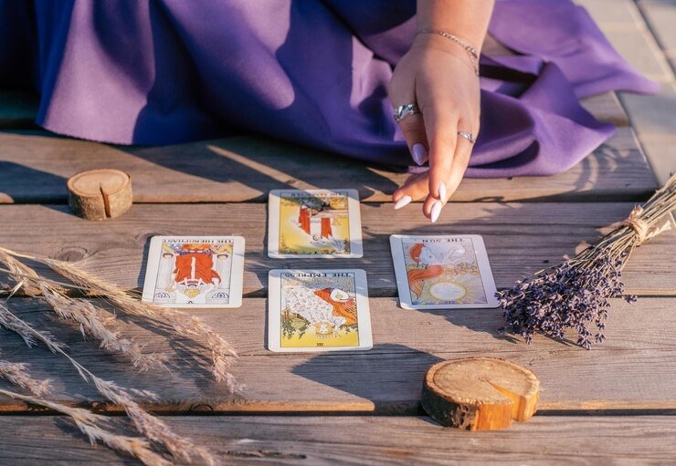 Here are 5 SEO-optimized FAQs and answers for the article How to prepare for psychic reading, using the keyword